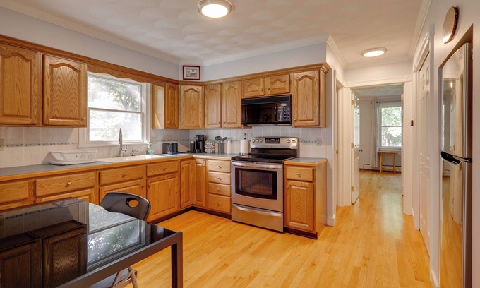 Seekonk Cottage | 7 Mi to Downtown Providence: Quiet Apt in Seekonk