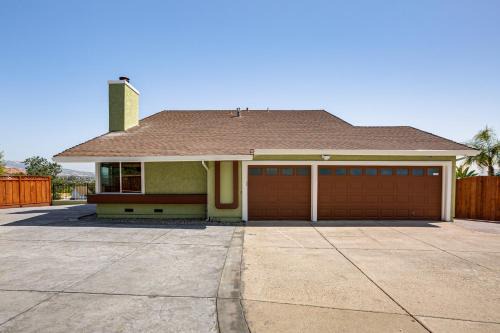 East San Jose House | 7 Mi to Dtwn San Jose City-View Family Getaway