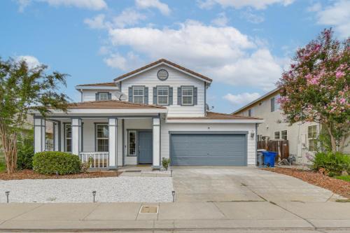 Merced House | 7 Mi to Lake Yosemite Family Home with Fenced Yard