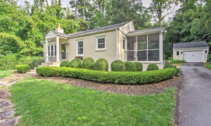 Royal Pines House | 7 Mi to The Biltmore Le Canard Cottage with Porch