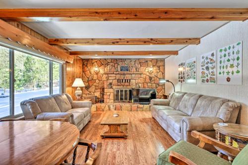 Harden Flat House | 7 Mi to Yosemite Natl Park Riverfront Getaway!