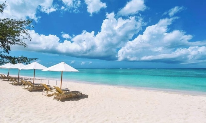 Seven Mile Beach House | 7 Mile Beach Cayman Condo