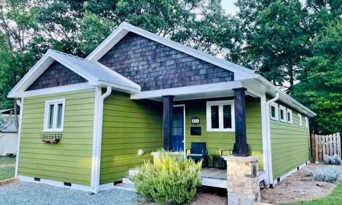 Carrboro House | 7 Min to UNC Hospital - Walk to Downtown Carrboro/20 min to Duke Hospital