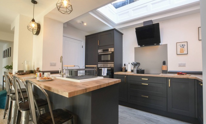 Leiston Cottage | 7 OLD GRAMMAR SCHOOL, LEISTON, pet friendly, with a garden in Leiston