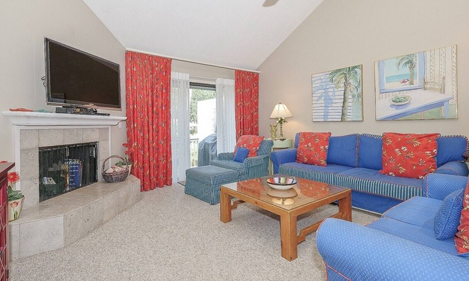Beach Lagoon Villa | 7 Turtle Lane Club ~ Single Story 3BR Townhome, 2 Minute Walk to Beach!