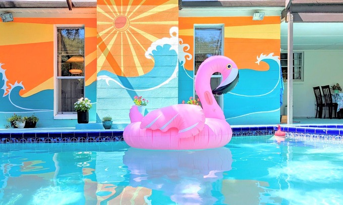 Temple Terrace House | 70's Retro River House Float-in Movie HeatedPoolSpa Kng Beds BGardens Moffit USF