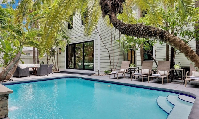 Midtown House | *73 PALMS @ MIDTOWN* Renovated Home & Pool + LAST KEY SERVICES…