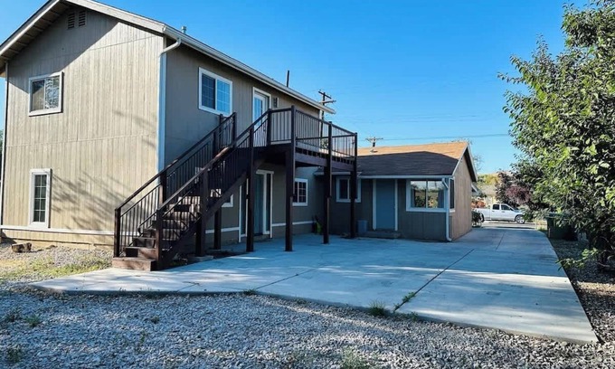 Northeast Reno House | 7Bedroom|3Bath|Sleeps21|9TVs