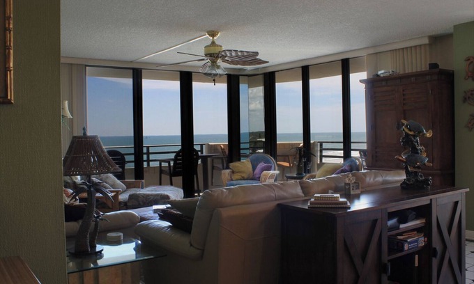 Daytona Beach Condo | 7th Floor End Unit - Right on the Beach