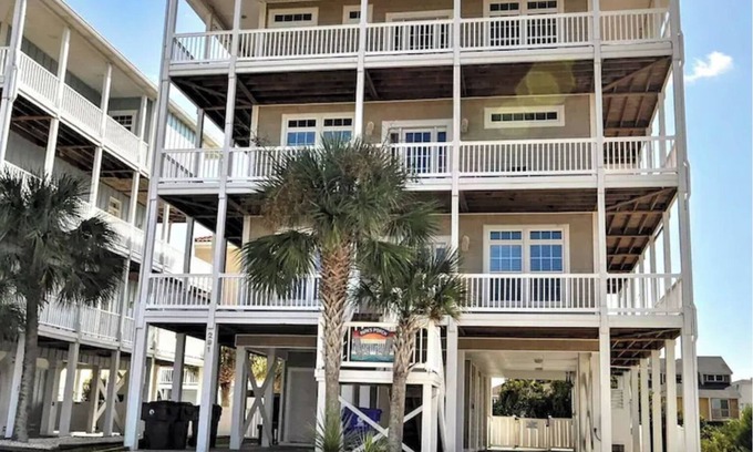 Ash House | 8 Bedrooms, 7 Baths, Sleeps 20, Linens, Private Heated Pool, Elevator, Golf Near