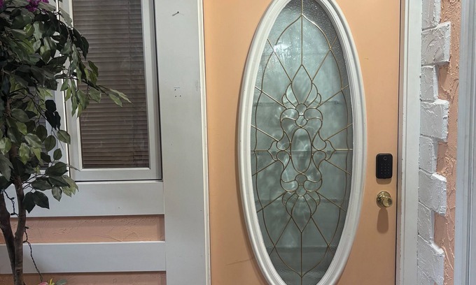 Lorain Apartment | #8 Charming 2-bedroom apartment in historic downtown Lorain.