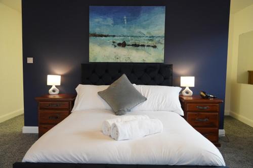 Epworth House | 8 double beds in a 5 bedroom house, pets welcome