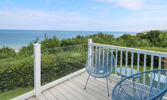 New Quay House | 8 HARBOUR VIEW, family friendly, country holiday cottage in New Quay