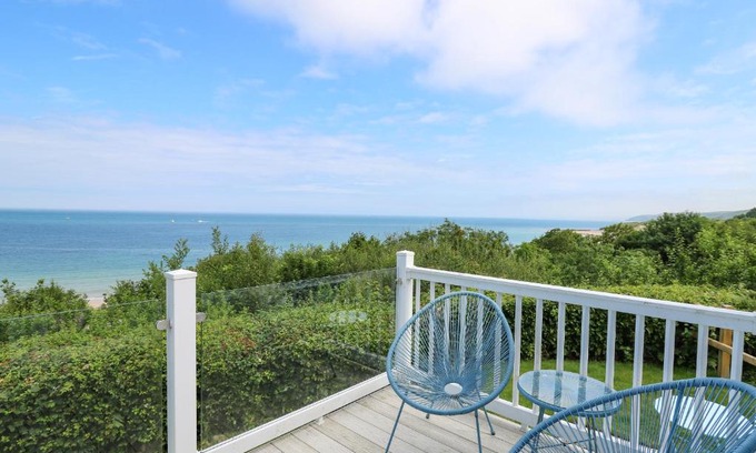 New Quay House | 8 Harbour View