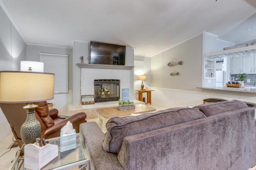 Linn Creek House | 8 Mi to Beach Lake-View Haven in Linn Creek!