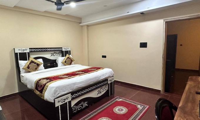 Varanasi Hotel | 8-room hotel in wonderful Varanasi with WiFi, AC. Enjoy your stay