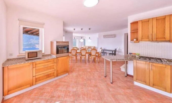 Kas Villa | 8 seater villa with infinity pool cherry