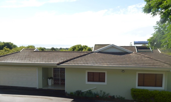 Hillcrest House | 8 Sleeper Kingsize Vacation Home Rental Springside Road, Hillcrest Park, Durban