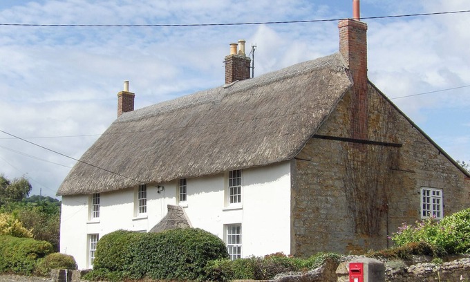 Bridport Cottage | 9 bedroom accommodation in Chideock, near Bridport