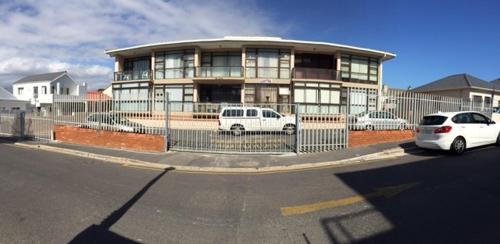 Strand Apartment | 9 Lantra