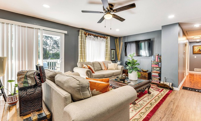 Decatur House | 9 Mi to Downtown Atlanta: Home w/Deck + Yard!