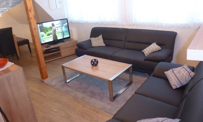 Uelvesbull Condo | 95sqm apartment with fireplace for 2-7 people-10 minutes to the North Sea