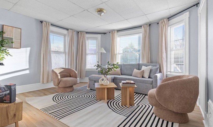 Winter Hill Apartment | 9Bedroom 6Bath Home in Somerville