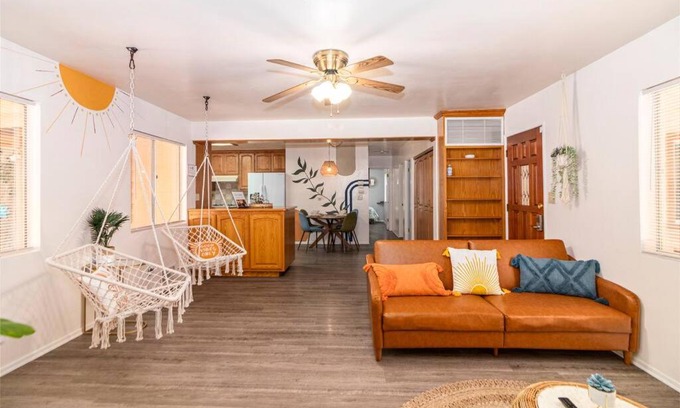 South Redlands House | 9min to Univ of Redlands Spacious Boho Home 5min to Downtown DISCOUNTS