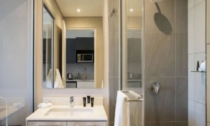 Menlyn Apartment | A beautiful studio apartment with Times Square and Menlyn Maine next to property