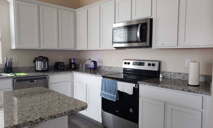 Northeast Raleigh House | A brand new, comfortable and clean share bathroom C