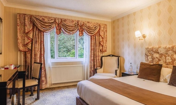 Ipswich Hotel | A Breath of Calm in Ipswich | Solarium, Pool & Gardens in Historic Escape