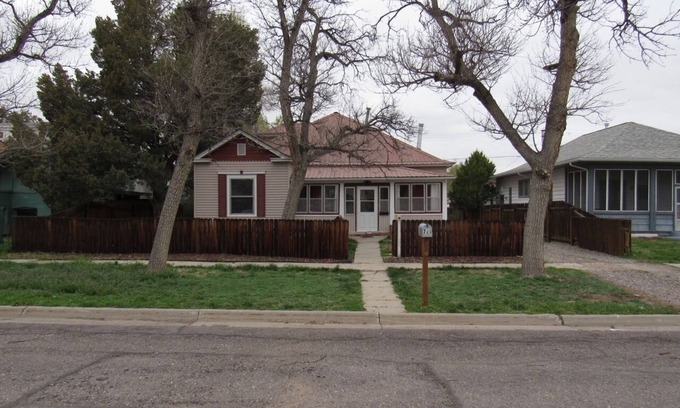 Thermopolis House | A Charming 100+ year old vintage farmhouse that has been updated with modern amenities.