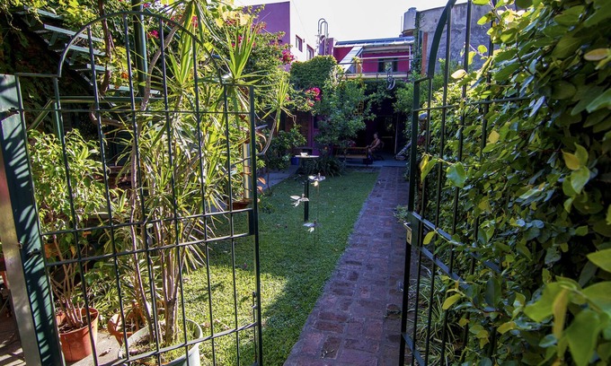 Florida House | a charming apartment-loft in the sculptor ´s home with a railway view