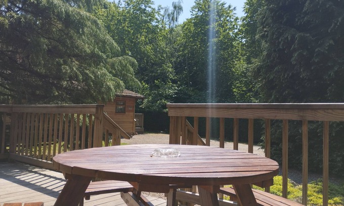 Lofthouse Cabin | A charming & traditional Scandinavian log cabin within a tranquil setting.