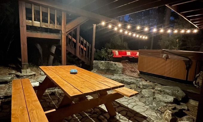 Pine Mountain Club Cabin | A cheerful cabin in the serenity of the mountains