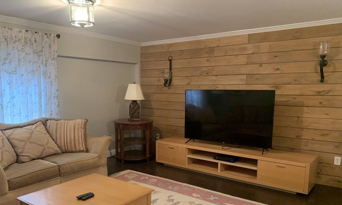 Suncook House | A cheerful house with a very big yard