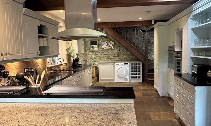 Cotleigh Cottage | A cosy 15th century thatched Devon cottage