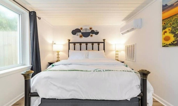 Tallahassee House | A cozy 1-bedroom apartment with massaging bed. Close to FSU, FAMU, AIRPORT &I10.