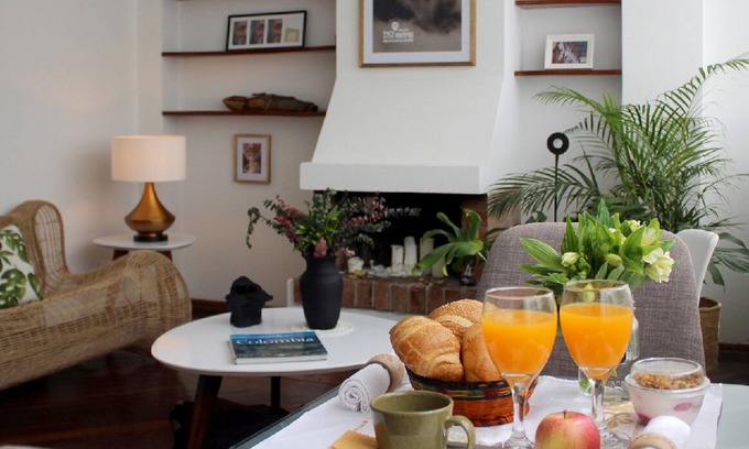 La Candelaria Apartment | A Cozy Nest in the Historic Heart of Bogotá: nDesigner Flat with Mountain Views!