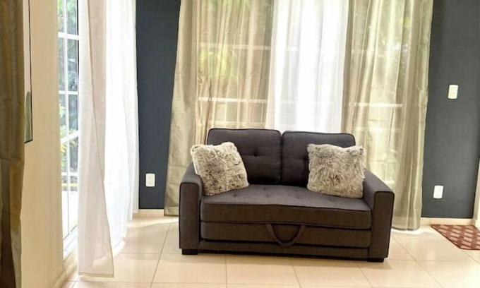 Los Maestros Apartment | A cozy open studio