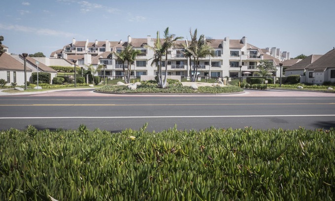 Port Hueneme Condo | A delightful 2 bedroom, 2 bath Condo nestled along the beautiful shores of Port Hueneme, California