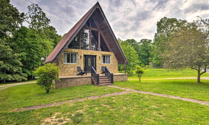 Benton House | A-Frame Cabin w/Hot Tub, Walk to Kentucky Lake!