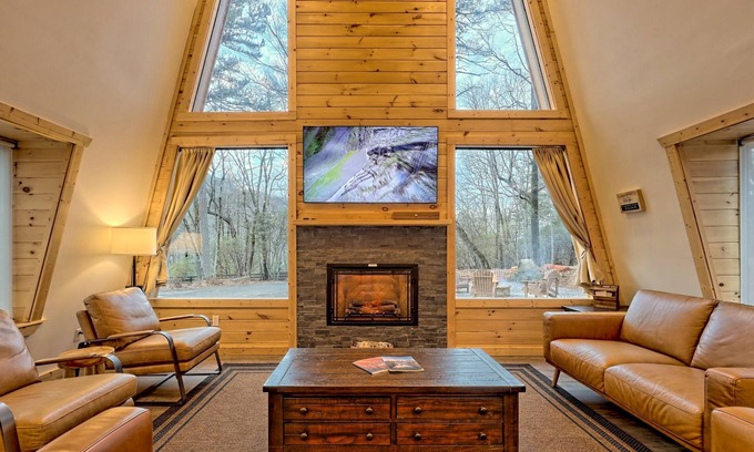 Helen Cabin | A-Frame Cabin w/Mountain Views near Helen