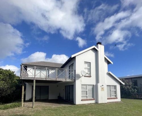 Cape Saint Francis House | A fresh, beachy and elevated home
