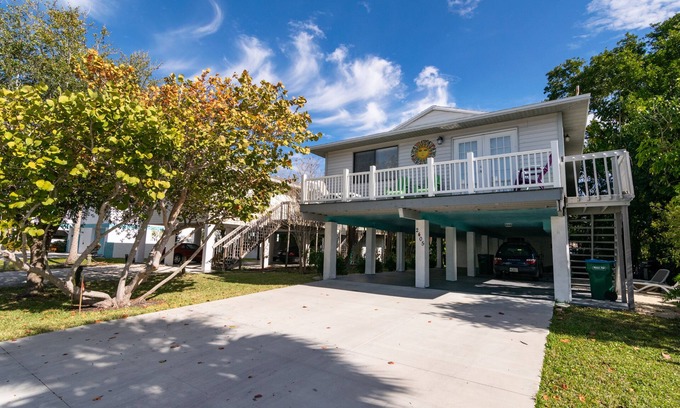 Ilexhurst House | A Getaway Retreat Both Units 4 Bedrooms/4 Baths