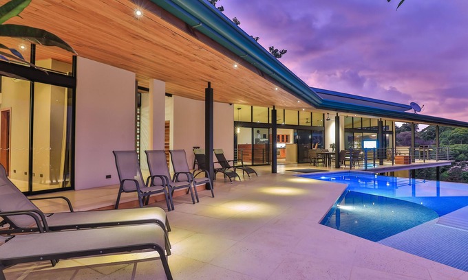 Quepos Villa | A Glimpse of paradise, unbeatable views !