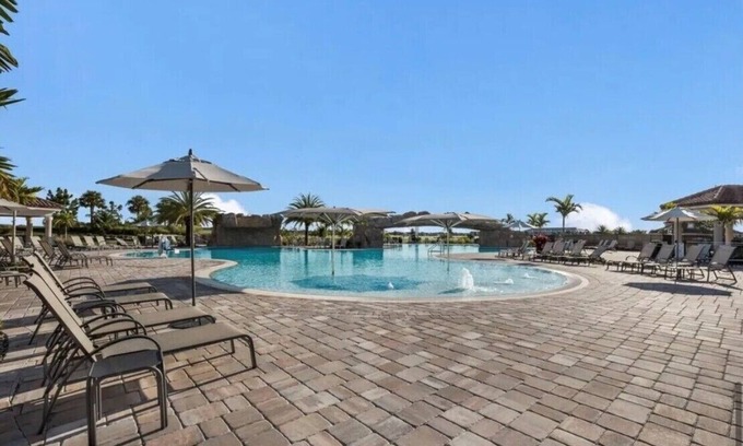 Lakewood Ranch Condo | A Golfer's Dream Get Away. Enjoy resort style living at Lakewood National.