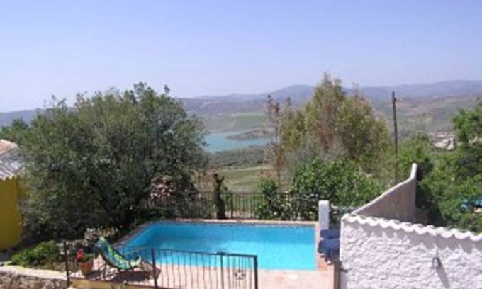 Periana House | A gorgeous andalucian house with fabulous views over Lake Vinuela