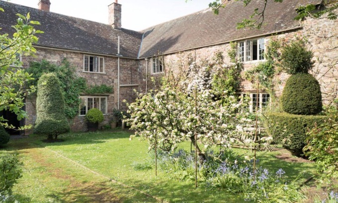 Dunster Cottage | A HEAVENLY RETREAT WITH OFF-STREET PARKING