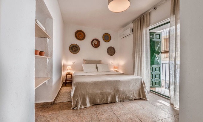 Canillas de Aceituno Bed & Breakfast | A Home Away From Home: Encanto Guesthouse